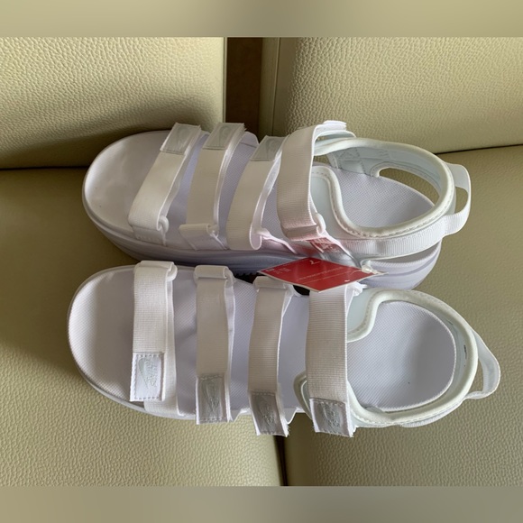 NWOB (WMNS) Nike Icon Classic
Sports White Sandals DH0223-100 - Picture 11 of 16